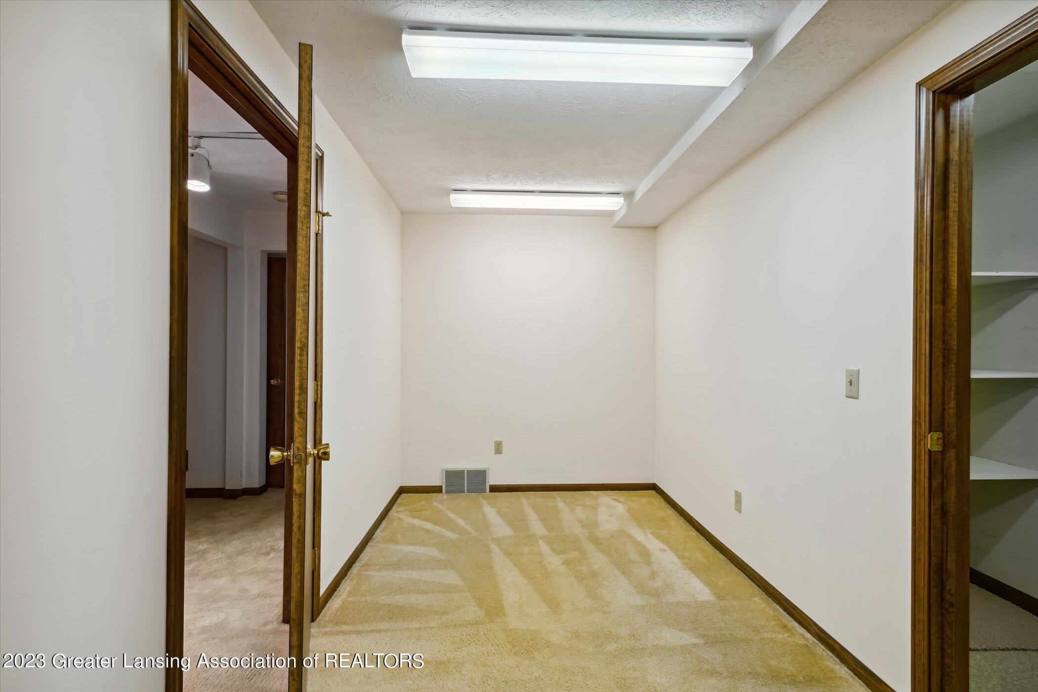 2017 Rendall Drive Jackson, MI 49201 - Photo 25 of 29 27-2017-Rendall-Dr-Jackson-MI-49201-Wind