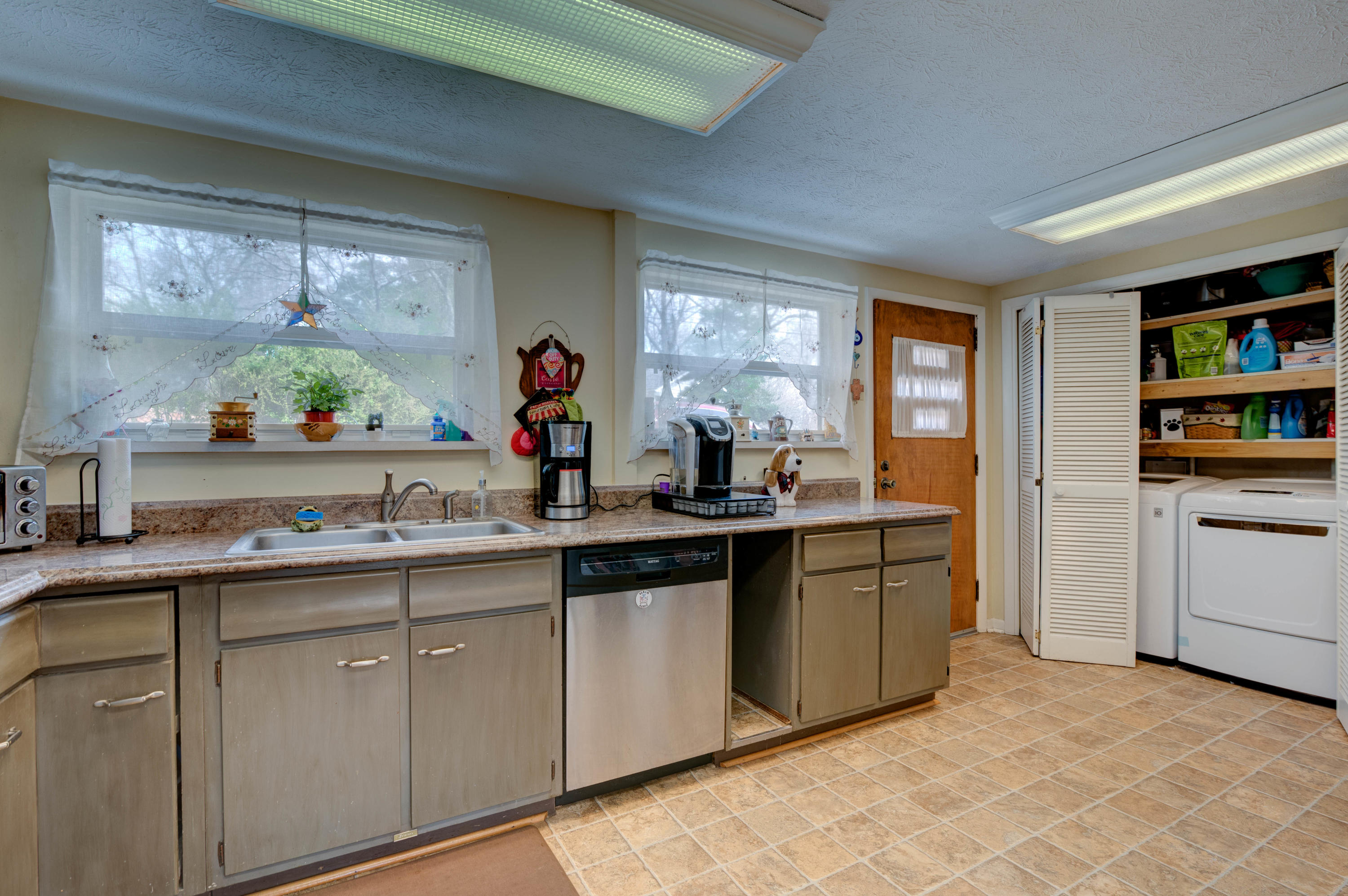 119 Decatur Road Oak Ridge, TN 37830 - Photo 7 of 27 Kitchen with Laundry on the Main