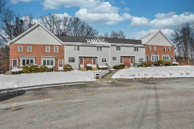 $369,900 | 47 Willow Creek Drive, Hudson, NH 03051