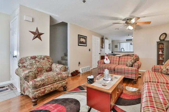 $369,900 | 47 Willow Creek Drive, Hudson, NH 03051