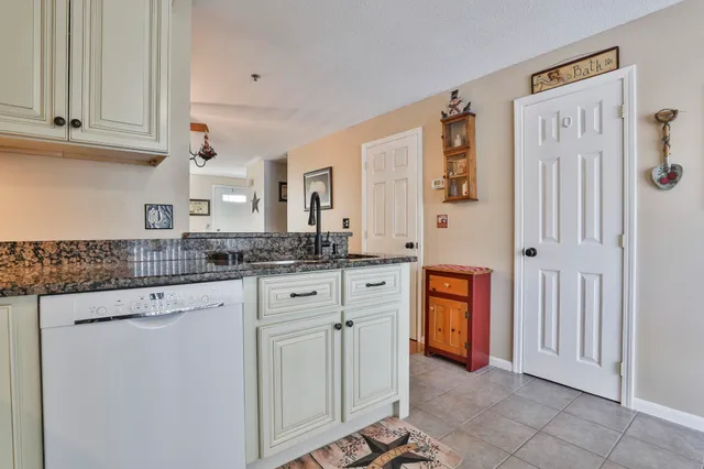 $369,900 | 47 Willow Creek Drive, Hudson, NH 03051