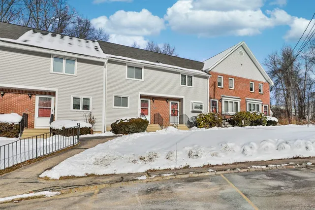 $369,900 | 47 Willow Creek Drive, Hudson, NH 03051