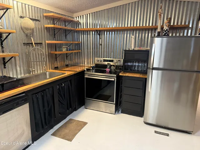 $95,999 | 11776 Hauser Lake Road, Unit SPC 6, Hauser, ID 83854