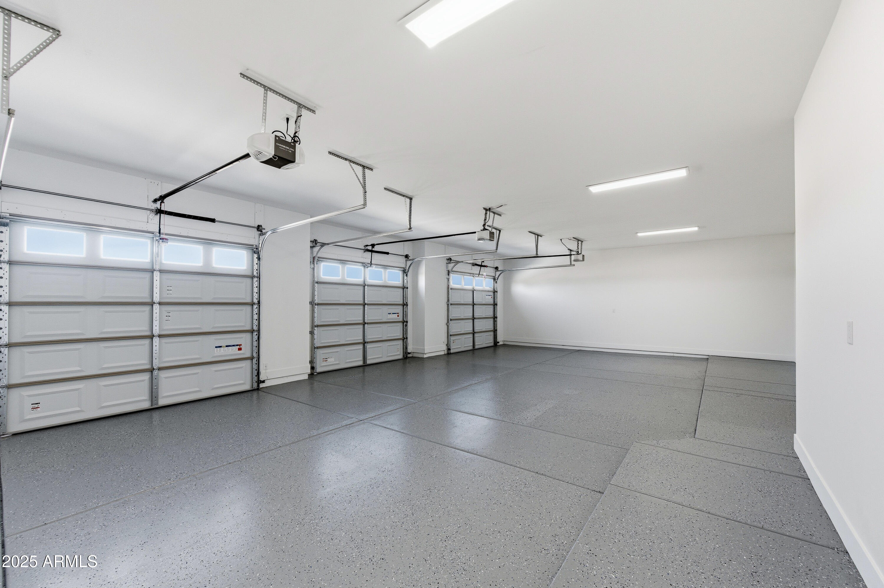 10039 North Burris Road Casa Grande, AZ 85122 - Photo 27 of 61 a view of a garage