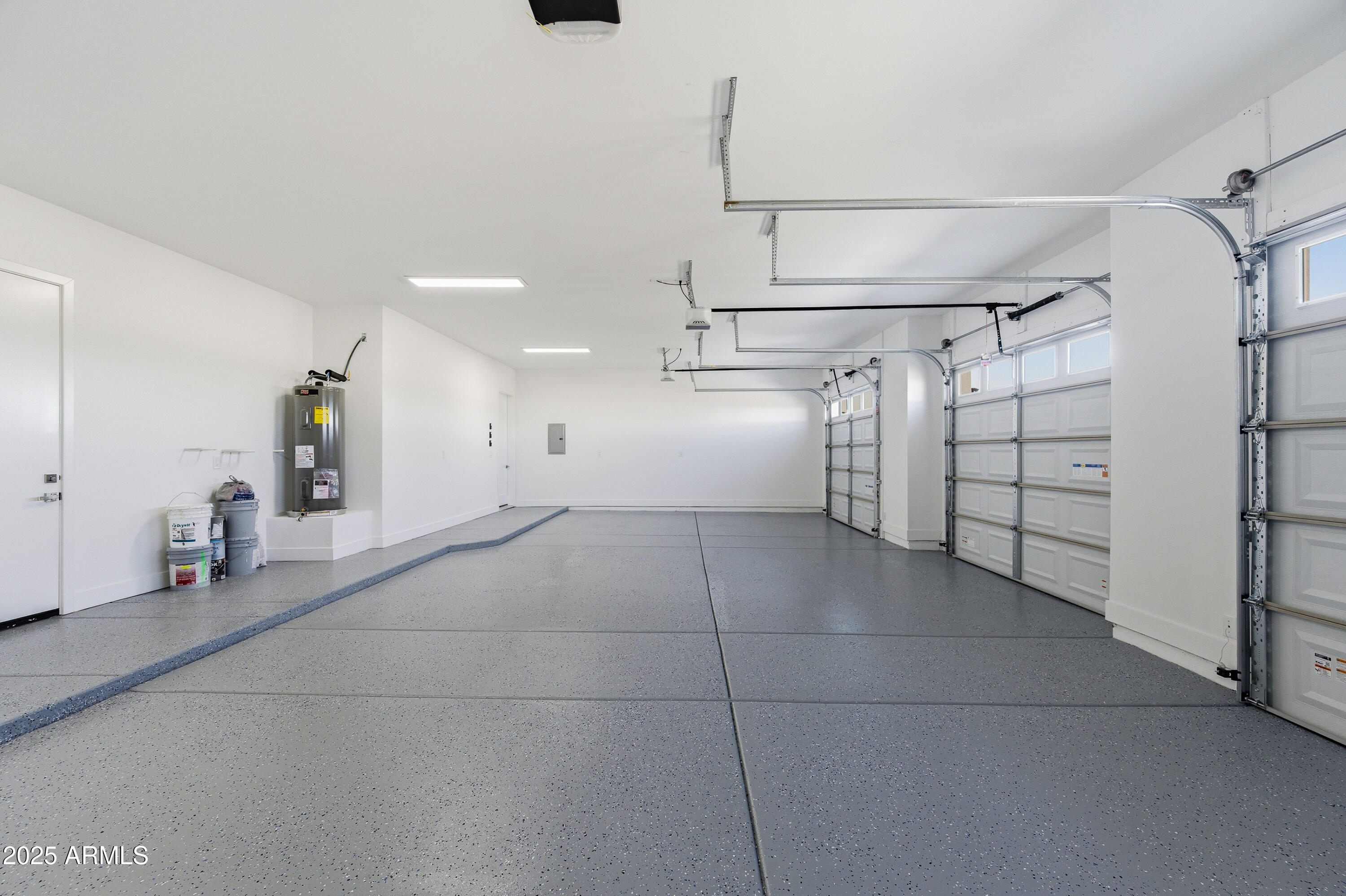 10039 North Burris Road Casa Grande, AZ 85122 - Photo 28 of 61 a view of a garage room