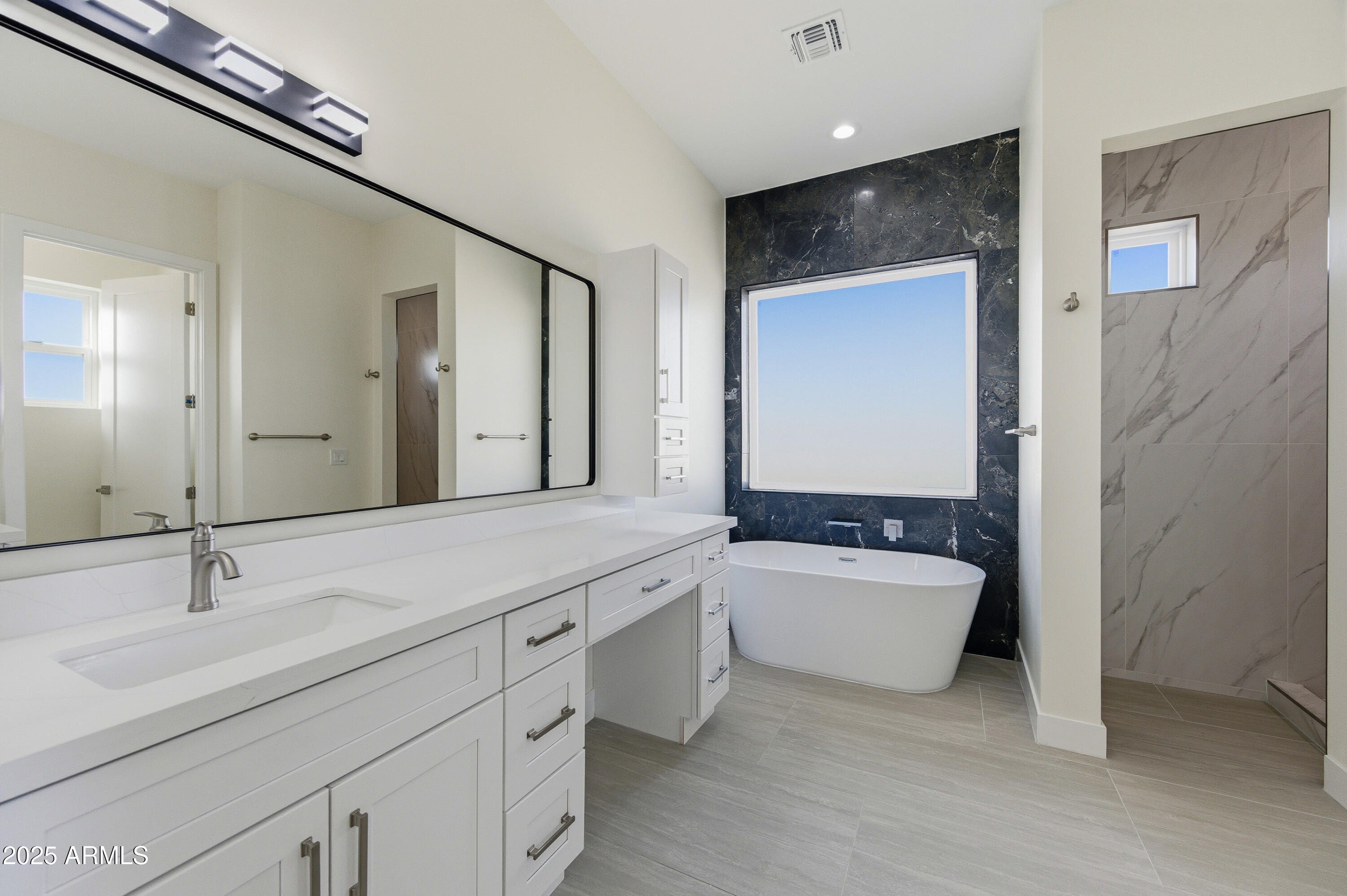 10039 North Burris Road Casa Grande, AZ 85122 - Photo 33 of 61 a bathroom with a tub sink and mirror