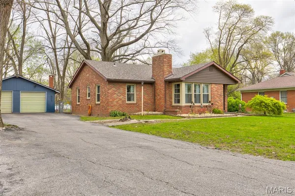 $237,900 | 87 Bert Avenue, East Alton, IL 62024