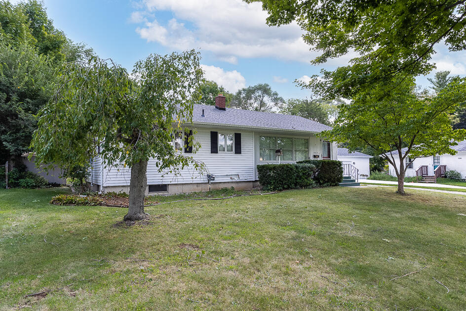 422 Ferguson Road Marshall, MI 49068 - Photo 2 of 26 0N0A2822-Edit