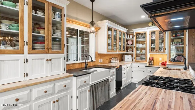 $759,900 | 244 Ganega Trail, Vonore, TN 37885