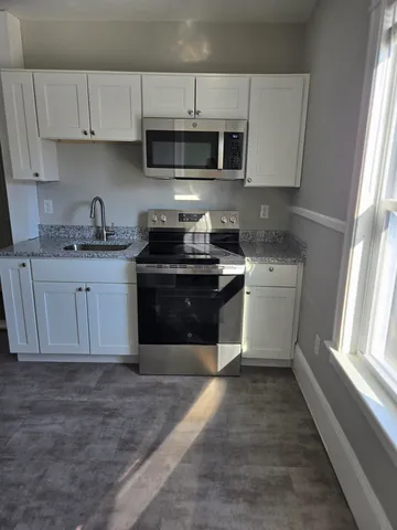 $1,650 | 56 Brook Street, Unit 3, Manchester, NH 03104