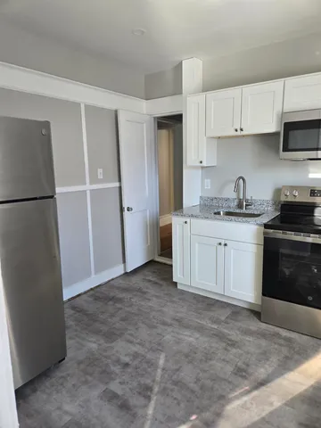 $1,650 | 56 Brook Street, Unit 3, Manchester, NH 03104