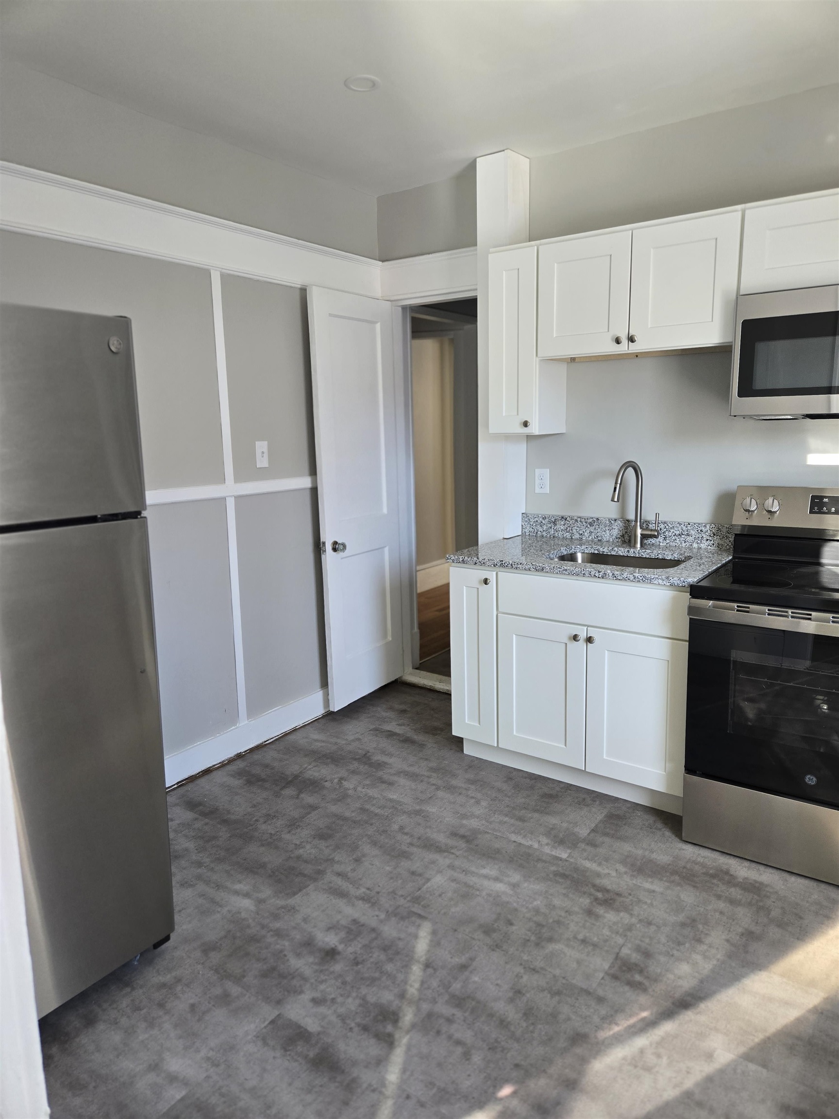 56 Brook Street, Unit 3 Manchester, NH 03104 - Photo 5 of 6