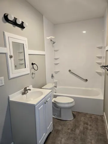 $1,650 | 56 Brook Street, Unit 3, Manchester, NH 03104