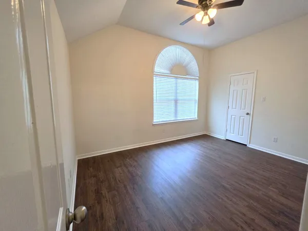 $2,700 | 11404 Tidenhaven Court, Pearland, TX 77584