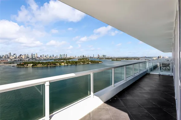 $9,000 | 540 West Avenue, Unit 2311, Miami Beach, FL 33139