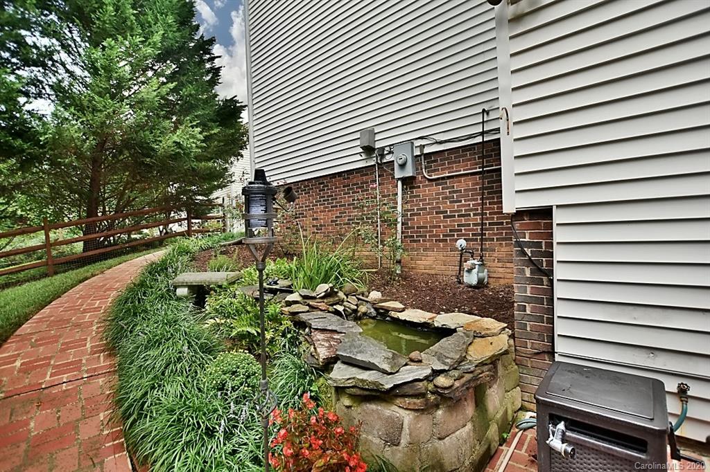 735 West Cheval Drive Fort Mill, SC 29708 - Photo 40 of 41 a backyard of a house with outdoor seating