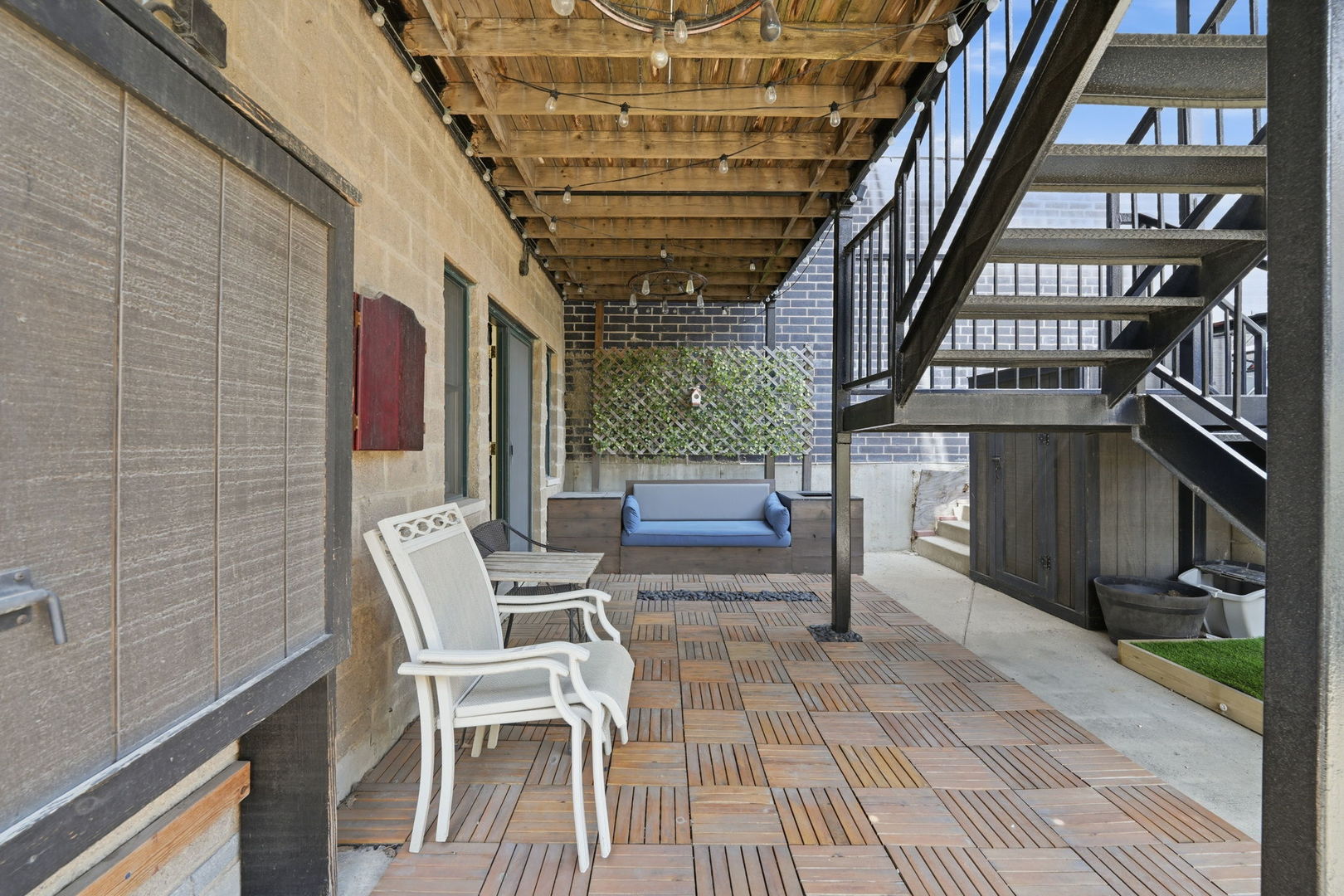 619 North Racine Avenue, Unit 1 Chicago, IL 60642 - Photo 29 of 36 a view of a chairs and tables in the balcony