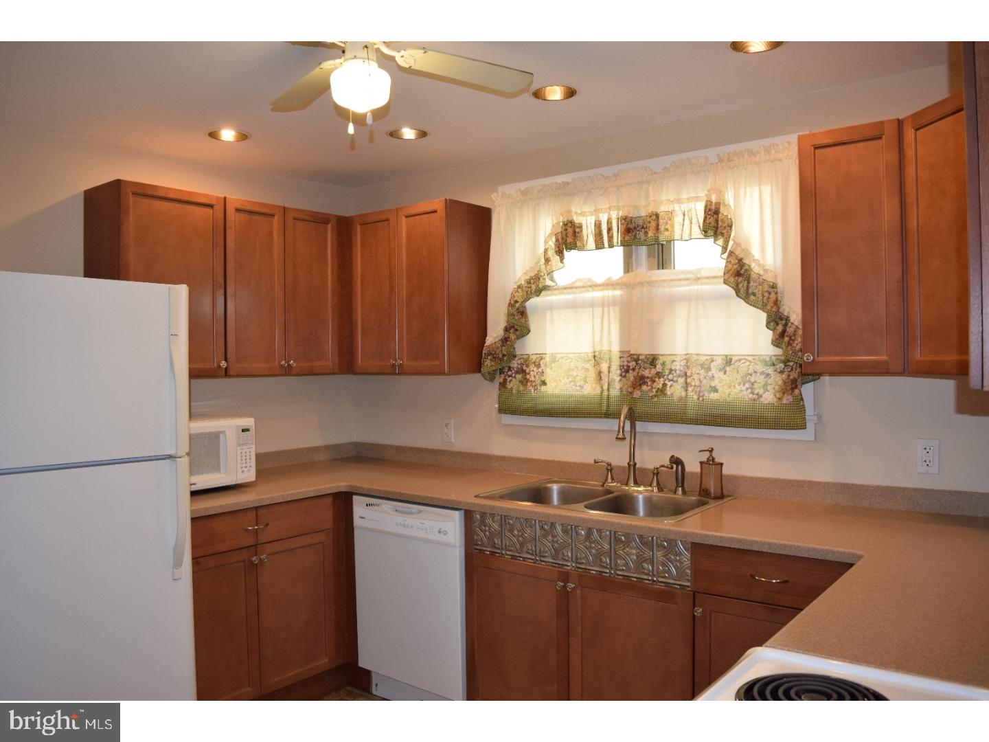 1022 Crystle Road Aston, PA 19014 - Photo 7 of 24 Kitchen