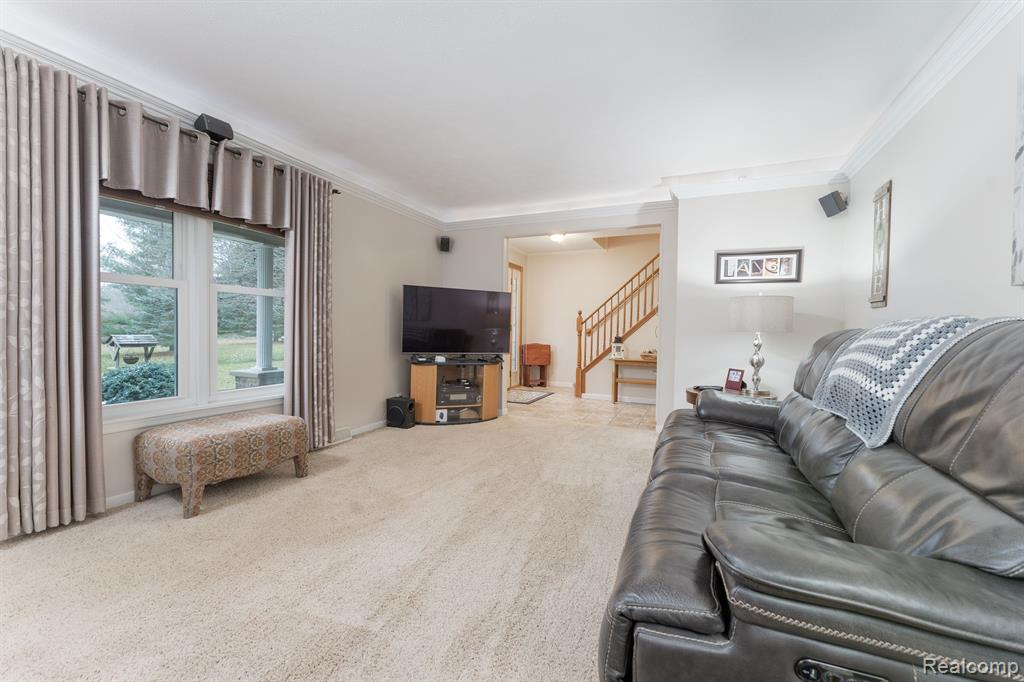 6884 Lange Road Fowlerville, MI 48836 - Photo 8 of 59