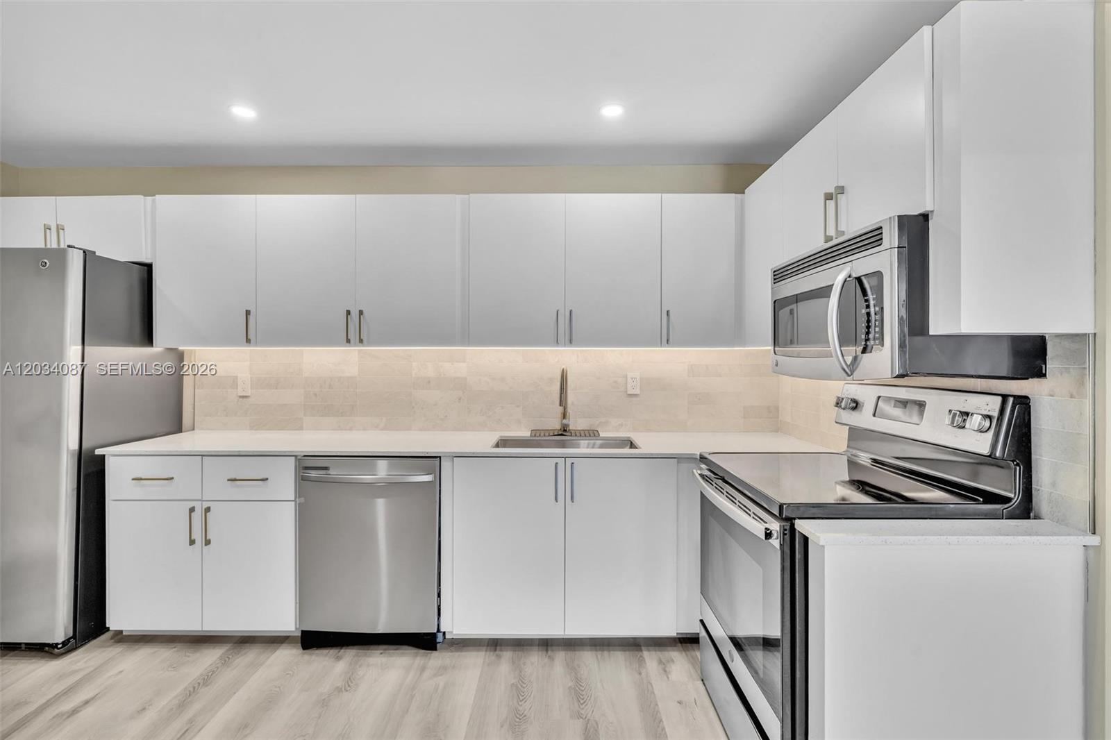 9124 Collins Avenue, Unit 304 Surfside, FL 33154 - Photo 8 of 32