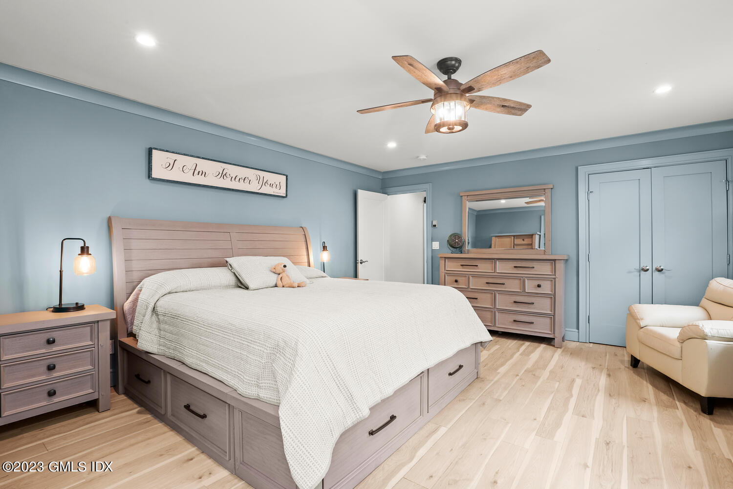 5 Oxer Place Greenwich, CT 06830 - Photo 13 of 37 a spacious bedroom with a bed and a ceiling fan