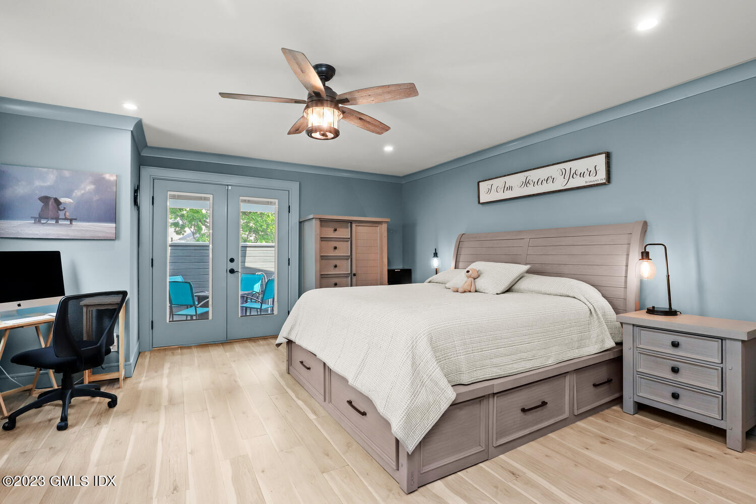 5 Oxer Place Greenwich, CT 06830 - Photo 14 of 37 a spacious bedroom with a bed and a chandelier