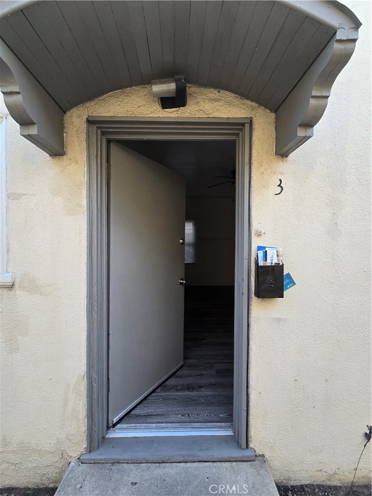 551 West 10th Street, Unit 3 Long Beach, CA 90813 - Photo 8 of 22 a view of entryway