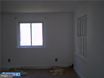 133 Warrior Road Drexel Hill, PA 19026 - Photo 11 of 12 Living Room