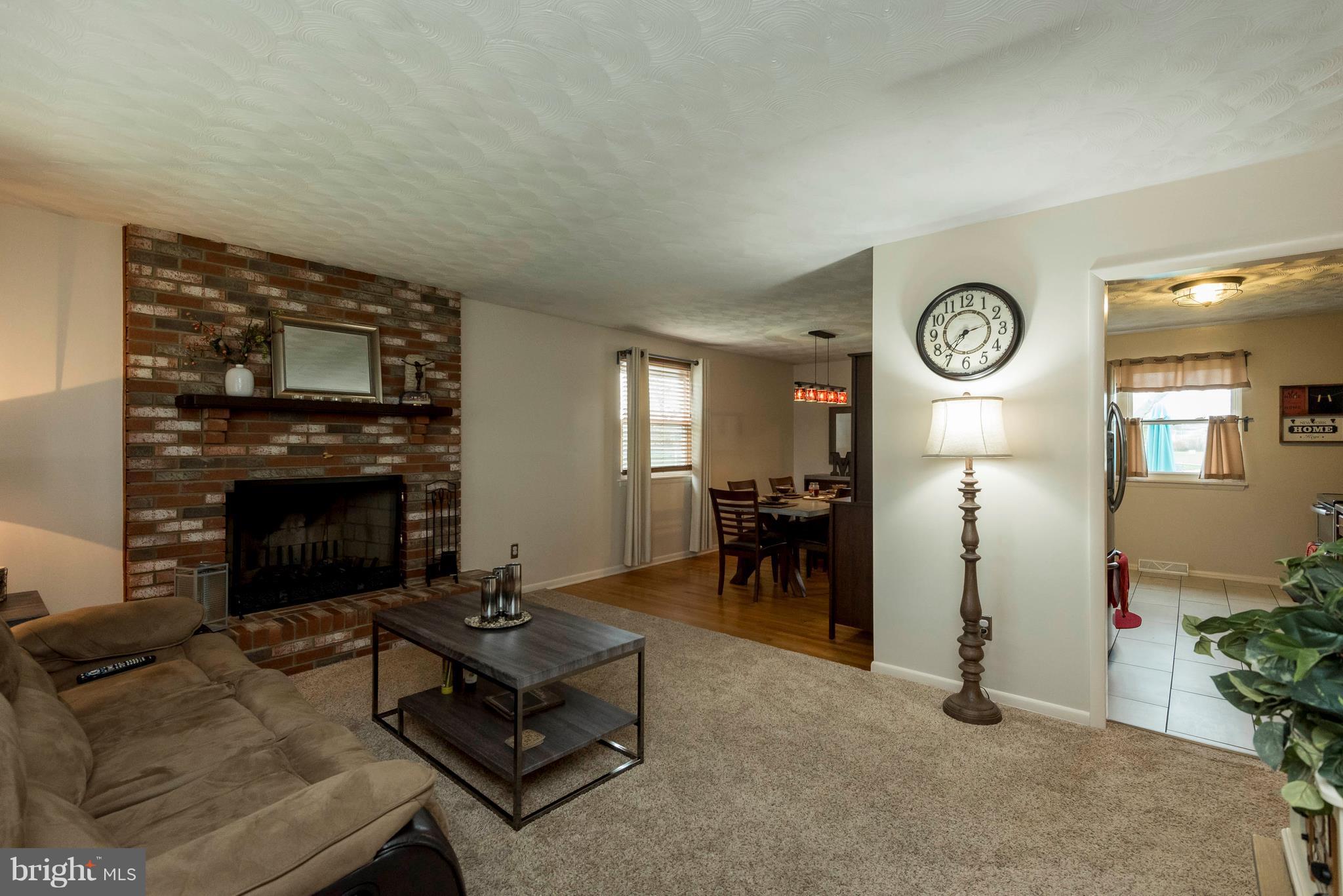 8490 Byrd Road Pasadena, MD 21122 - Photo 3 of 28 Living Room