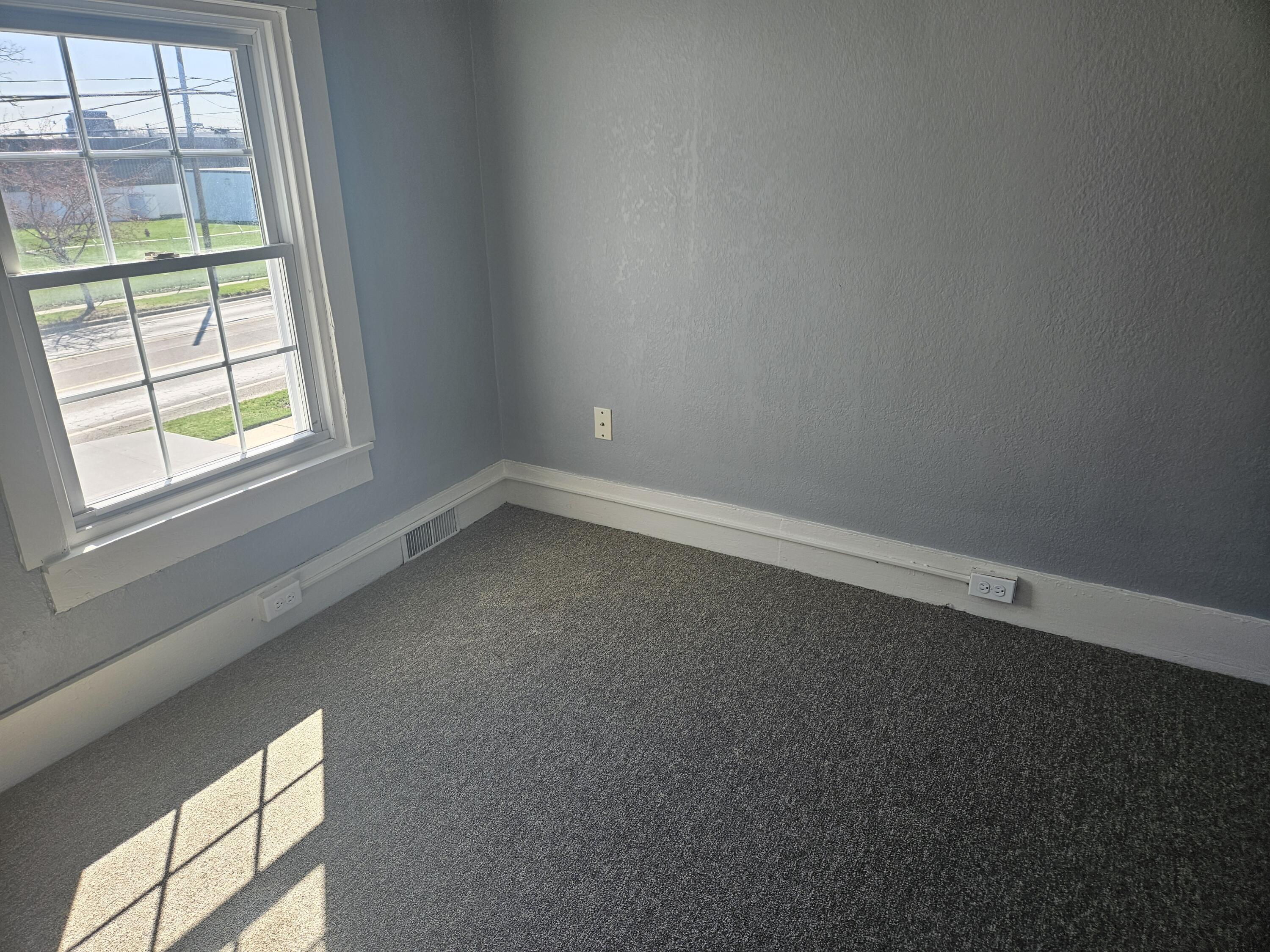 828 Division Street Adrian, MI 49221 - Photo 16 of 27 20260407_112345