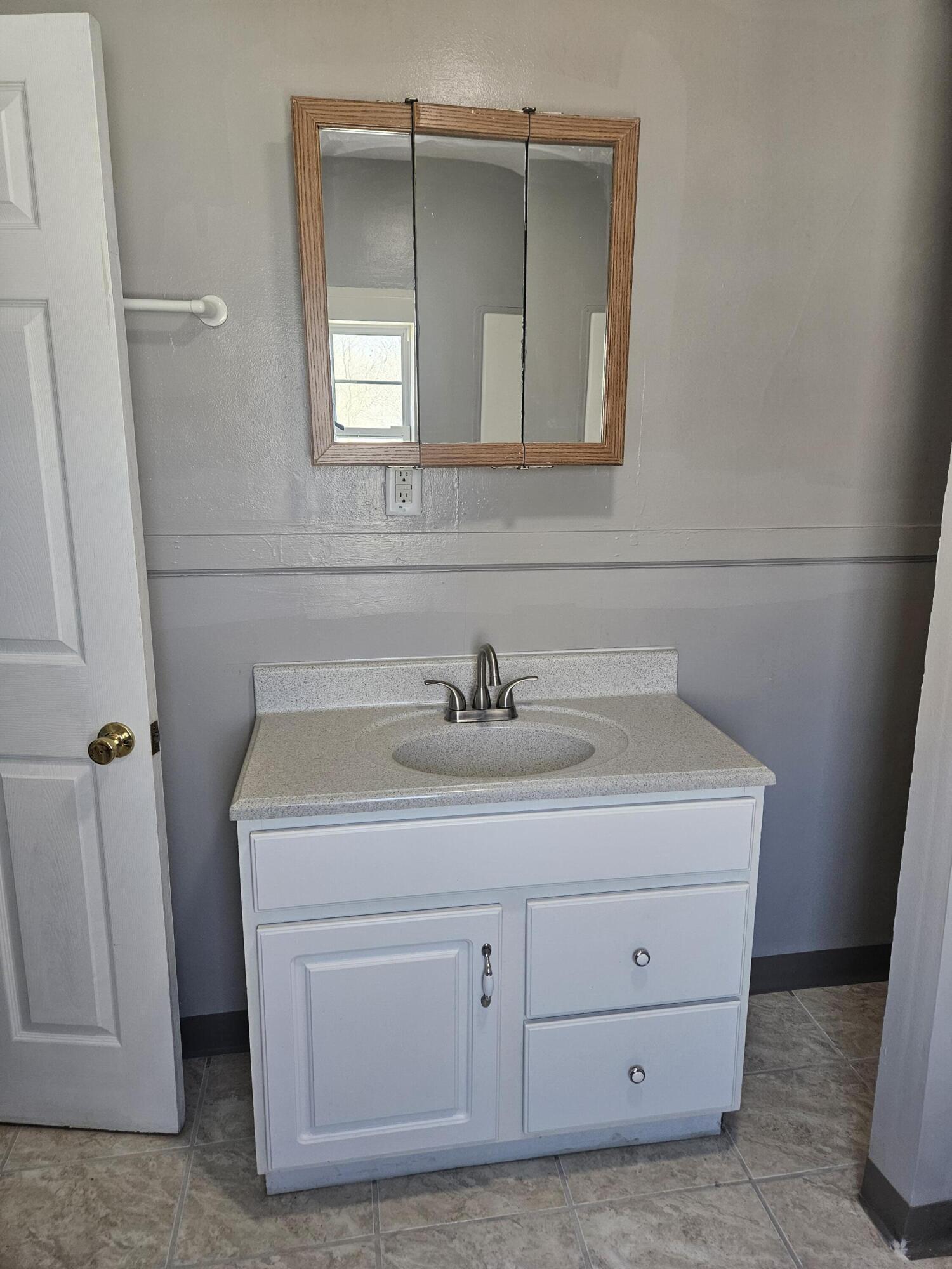 828 Division Street Adrian, MI 49221 - Photo 19 of 27 20260407_112123