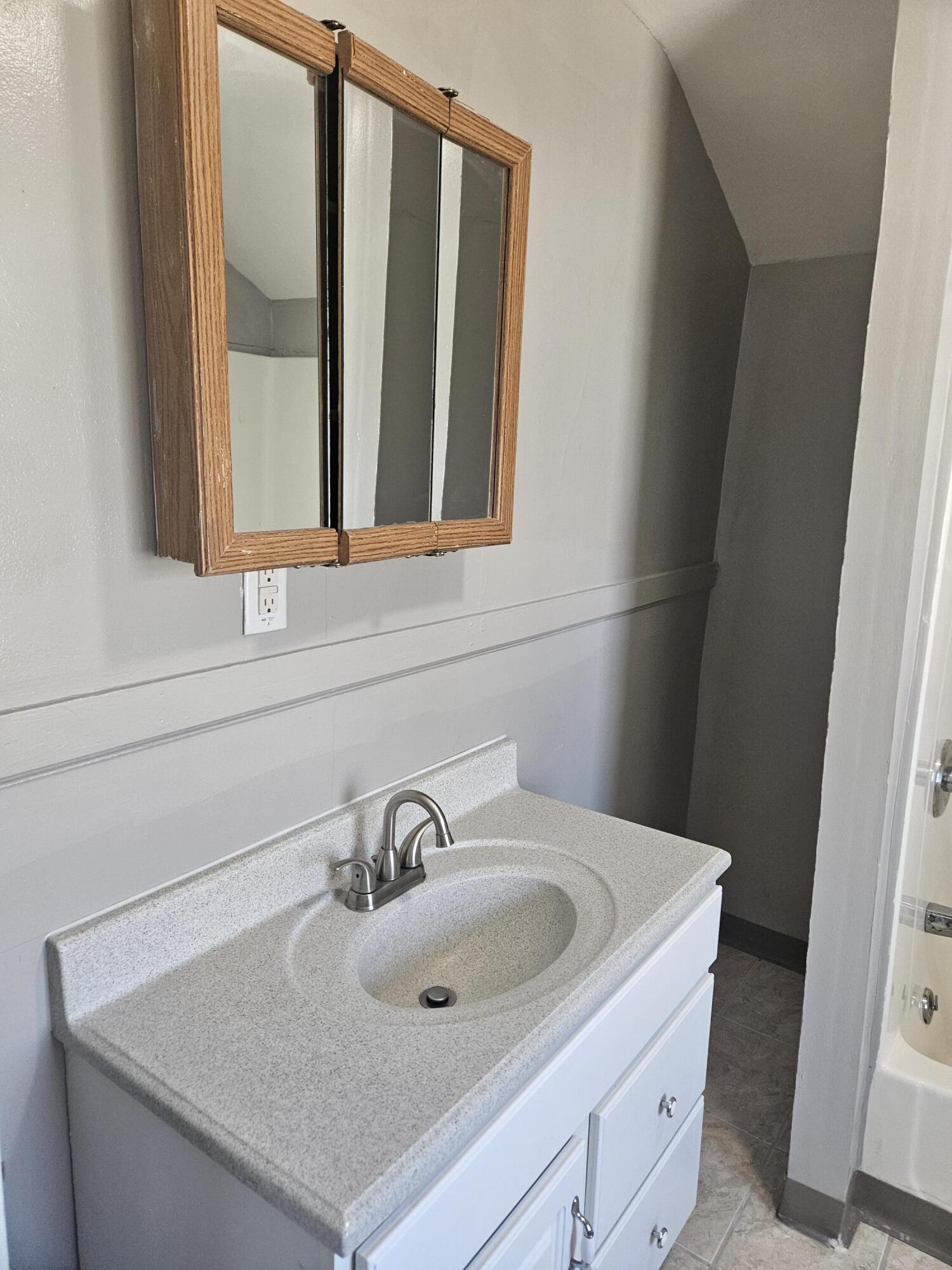 828 Division Street Adrian, MI 49221 - Photo 22 of 27 20260407_112149