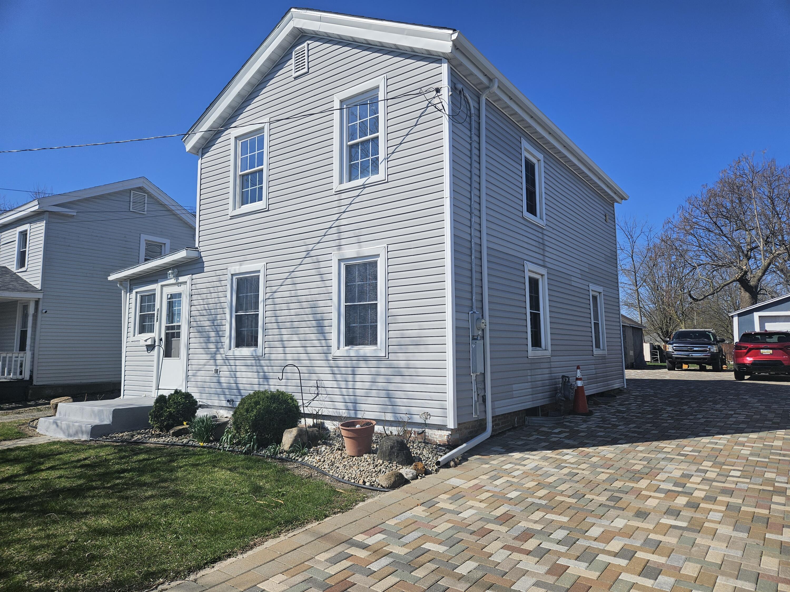 828 Division Street Adrian, MI 49221 - Photo 3 of 27 20260407_110931