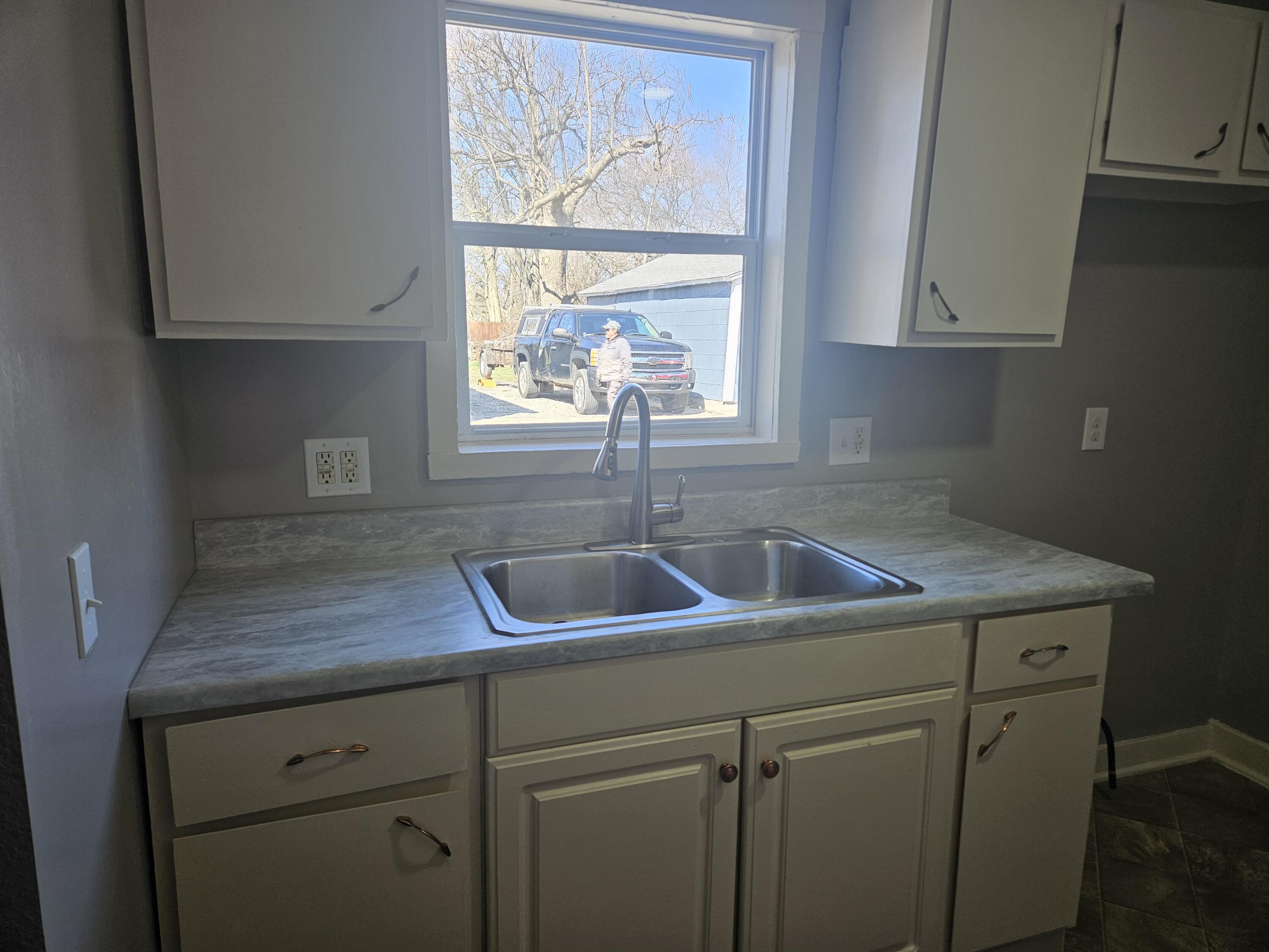 828 Division Street Adrian, MI 49221 - Photo 6 of 27 20260407_111541