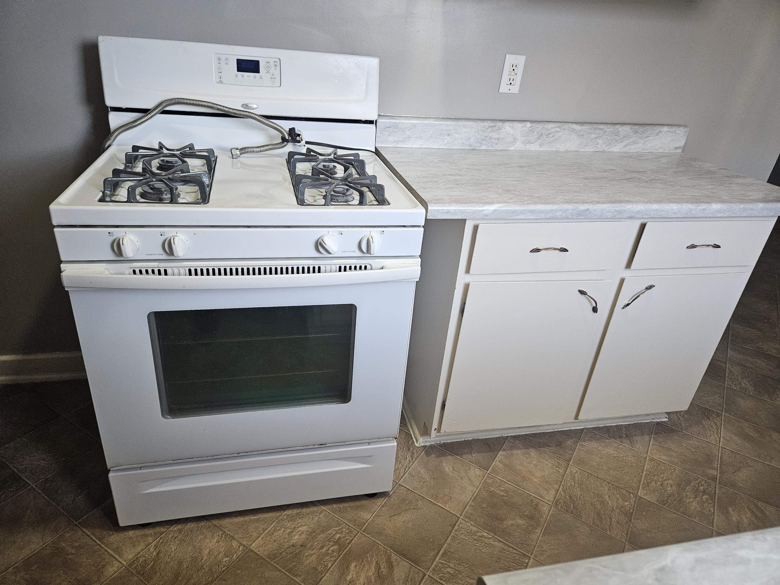 828 Division Street Adrian, MI 49221 - Photo 8 of 27 20260408_124231