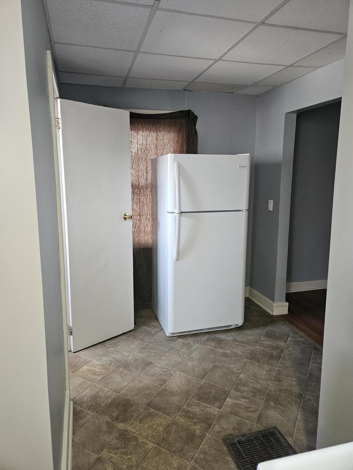 828 Division Street Adrian, MI 49221 - Photo 9 of 27 20260408_124235