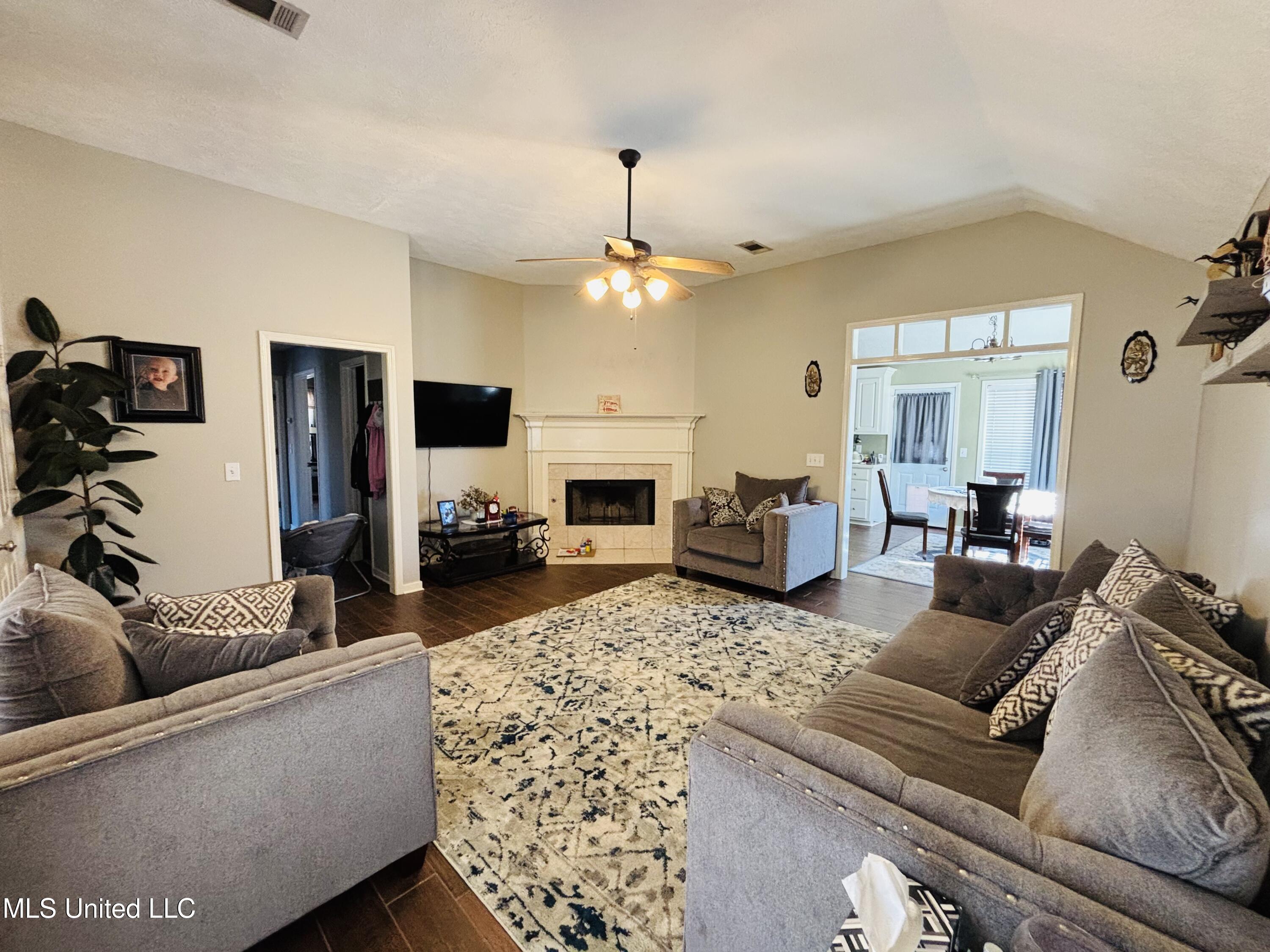 100 East Magnolia Place Pearl, MS 39208 - Photo 4 of 16 IMG_2325