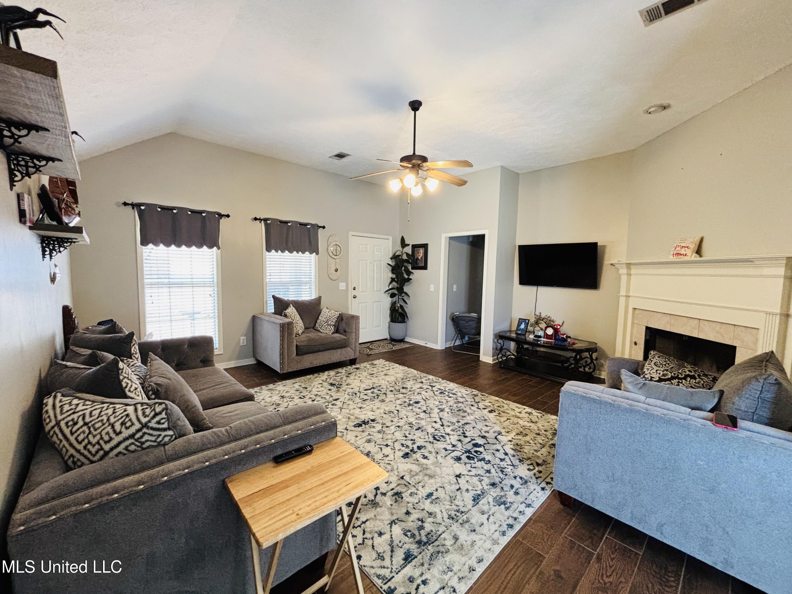 100 East Magnolia Place Pearl, MS 39208 - Photo 5 of 16 IMG_2324