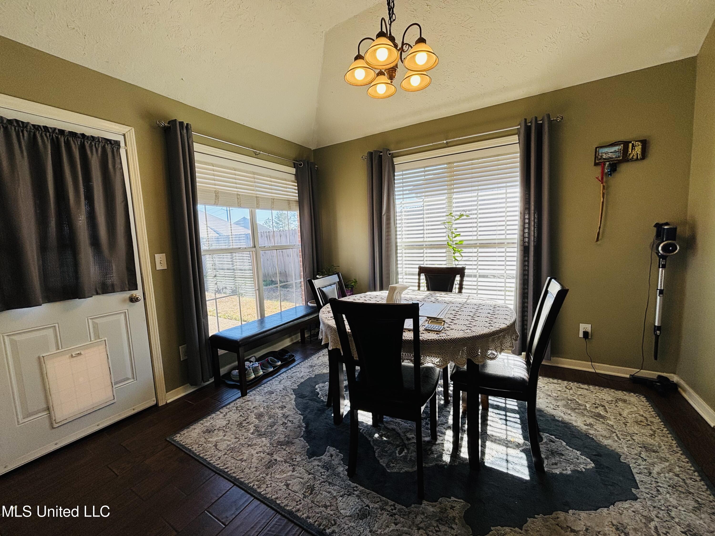 100 East Magnolia Place Pearl, MS 39208 - Photo 8 of 16 IMG_2332