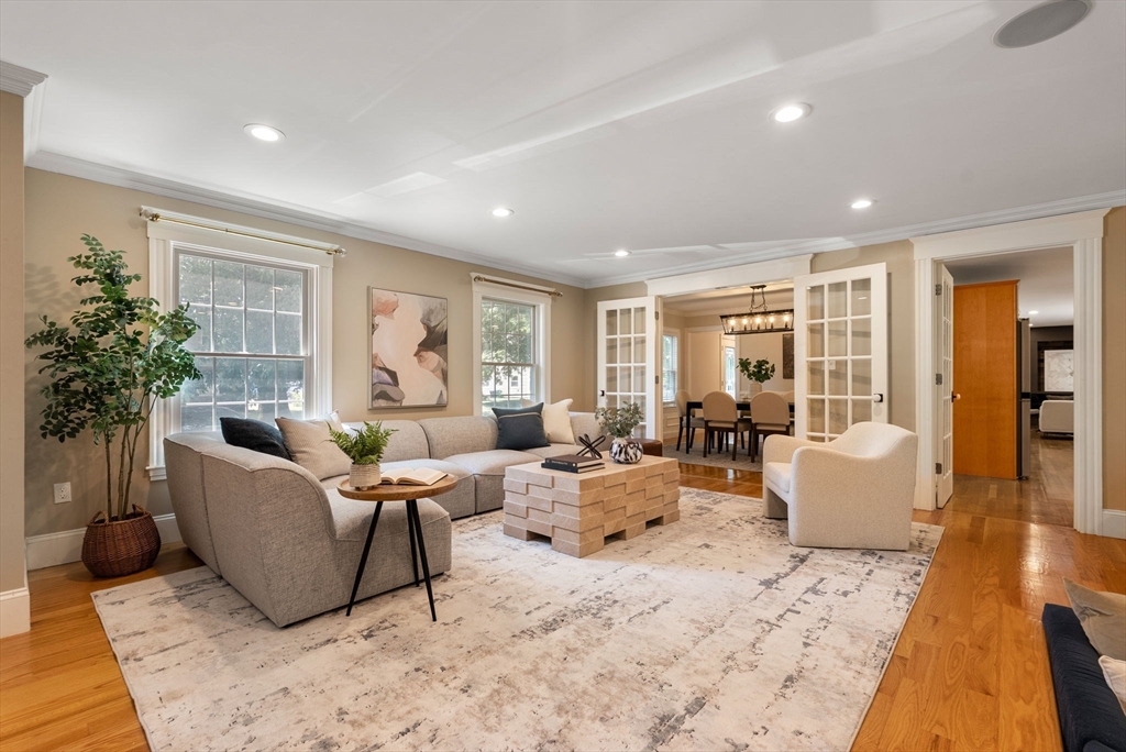 107 Rowe Street Newton, MA 02466 - Photo 6 of 30