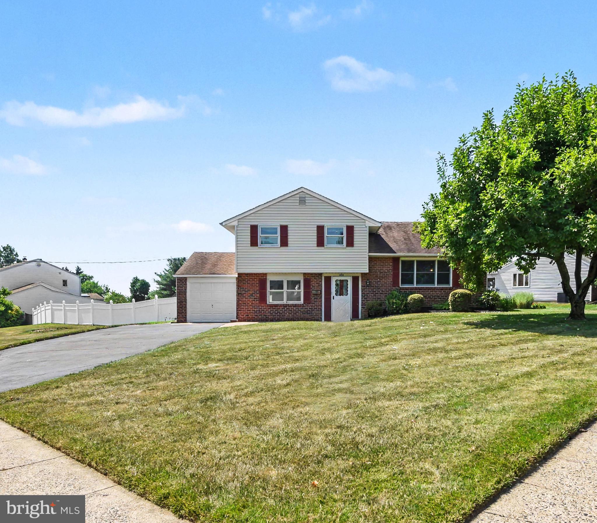 206 Waverly Road Southampton, PA 18966 - Photo 4 of 32 Gallery Image 4