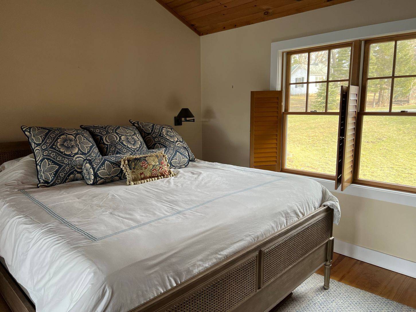 24 South Midway Road Shelter Island, NY 11964 - Photo 11 of 29 a bed sitting in a bedroom next to a window