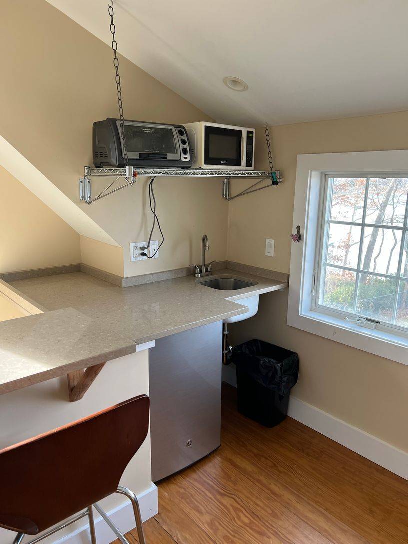 24 South Midway Road Shelter Island, NY 11964 - Photo 15 of 29 a living room with furniture and a window