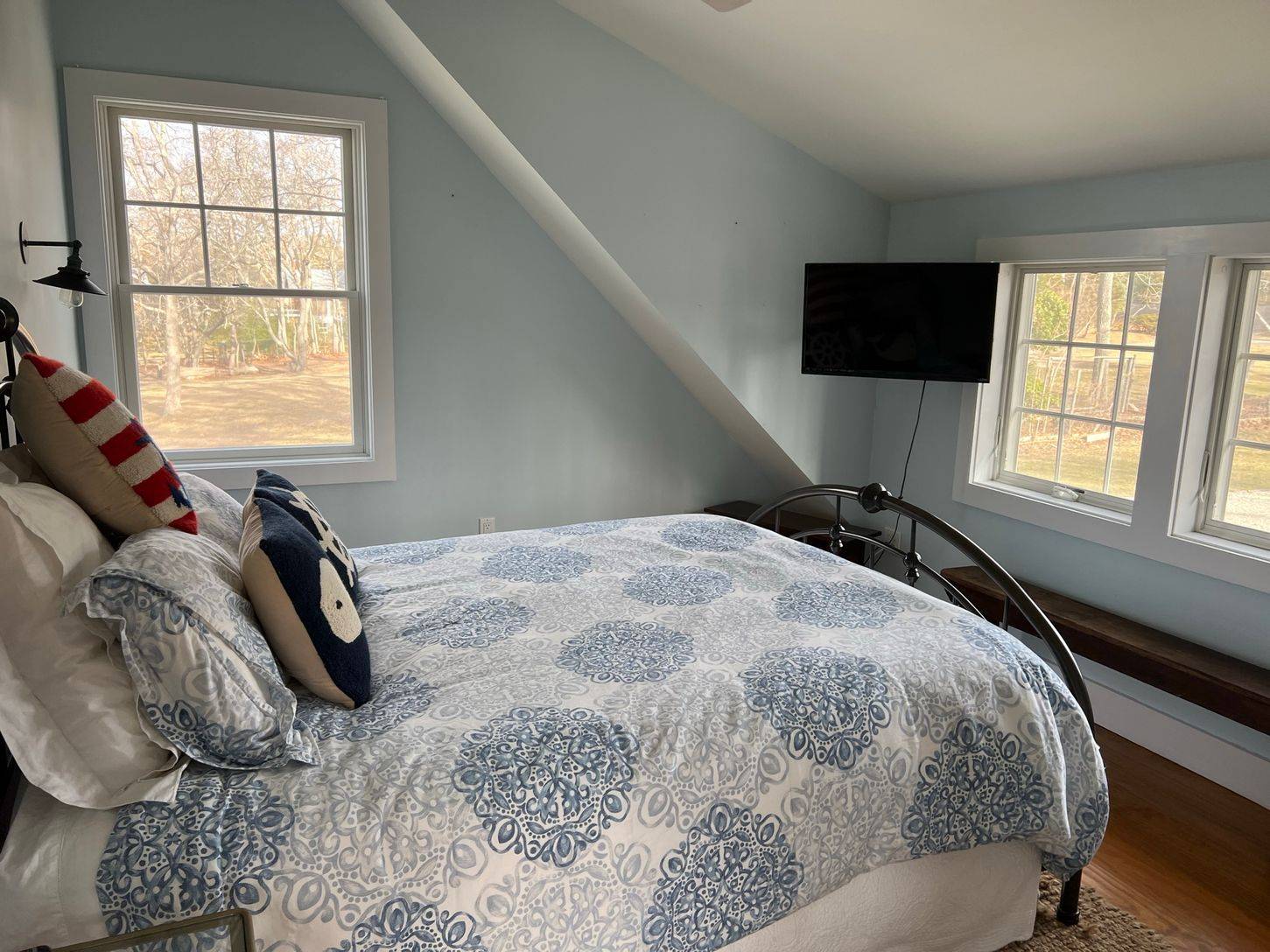 24 South Midway Road Shelter Island, NY 11964 - Photo 19 of 29 a bedroom with a bed and a window