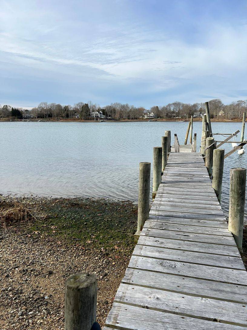24 South Midway Road Shelter Island, NY 11964 - Photo 2 of 29 a view of outdoor space and city