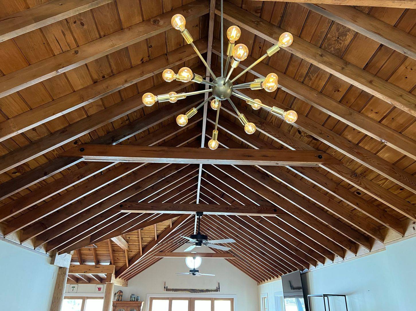 24 South Midway Road Shelter Island, NY 11964 - Photo 23 of 29 a close up of a light fixture