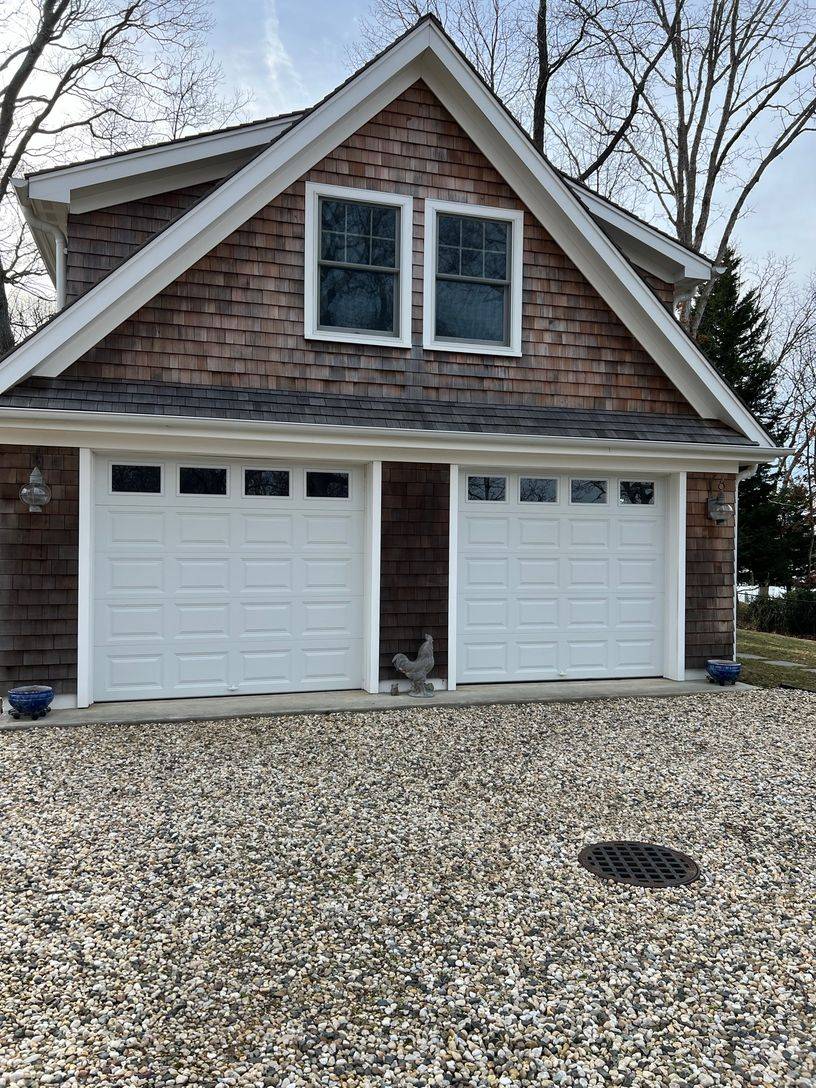 24 South Midway Road Shelter Island, NY 11964 - Photo 28 of 29 a front view of a house