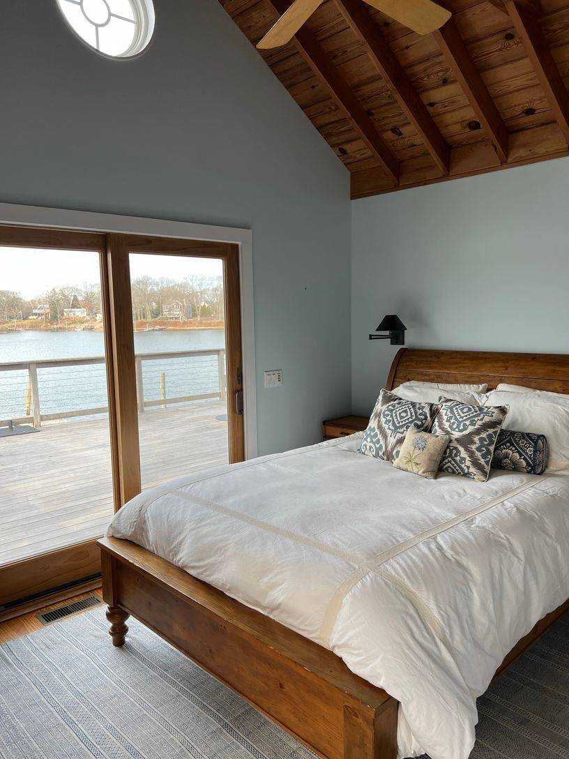 24 South Midway Road Shelter Island, NY 11964 - Photo 9 of 29 a bedroom with a bed and a window