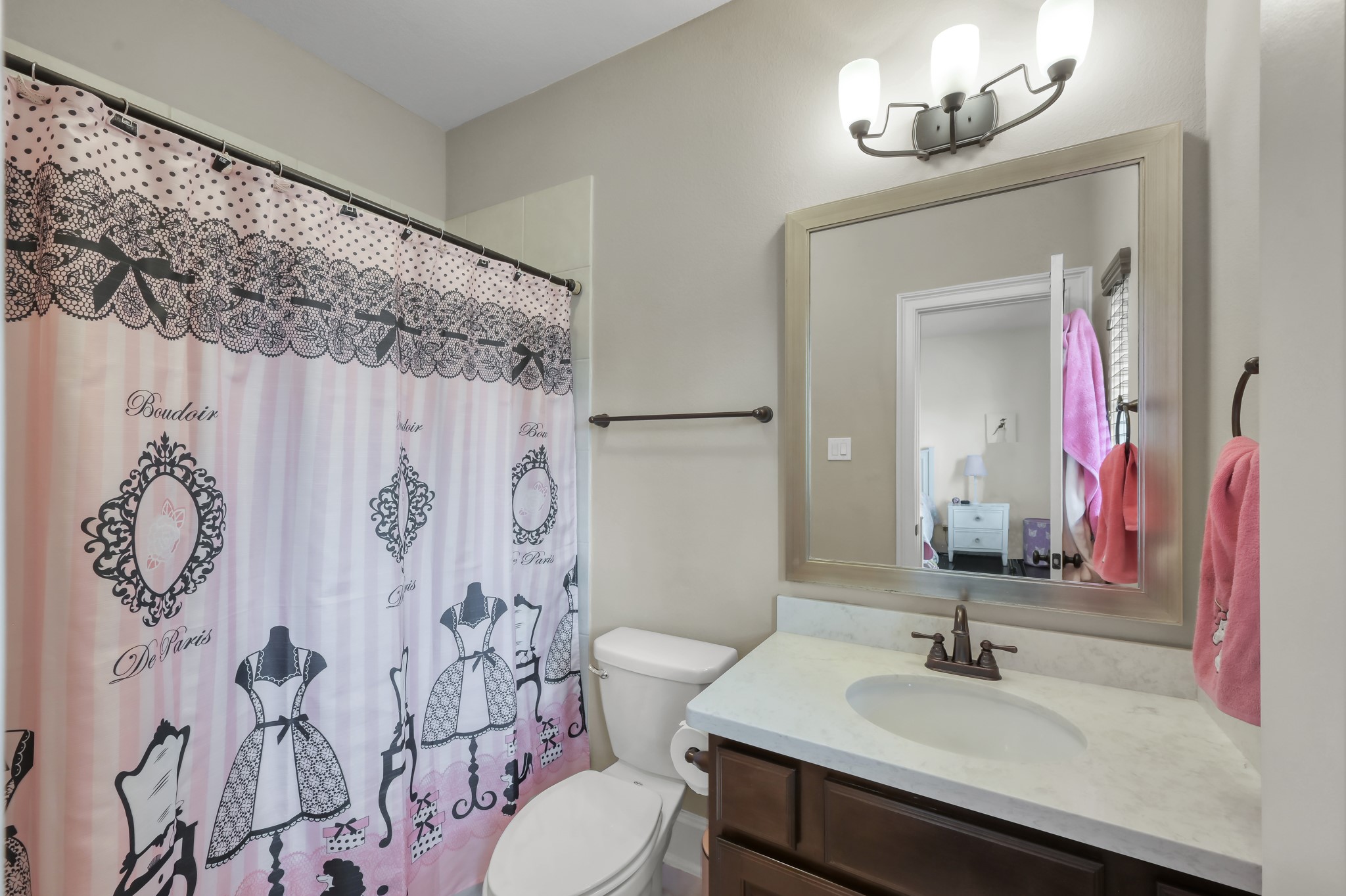 26 Woodborough Way Spring, TX 77389 - Photo 28 of 43 This is another one of the secondary bathrooms in one of the bedrooms upstairs.