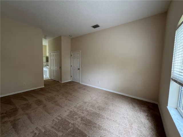 $2,400 | 707 46th Square, Vero Beach, FL 32968